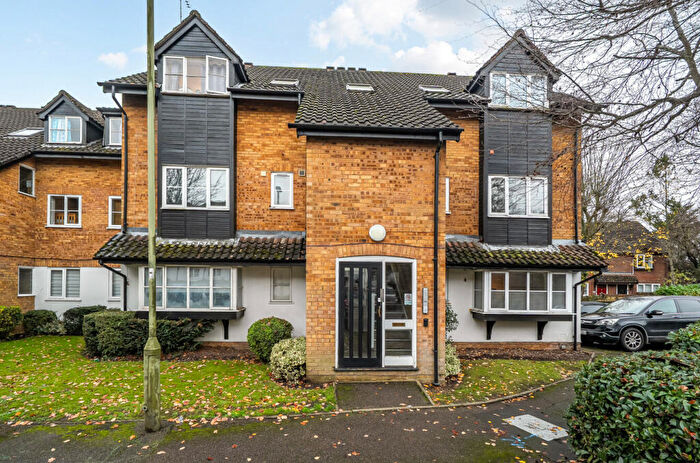 2 Bedroom Apartment For Sale In Boleyn Way, New Barnet, EN5