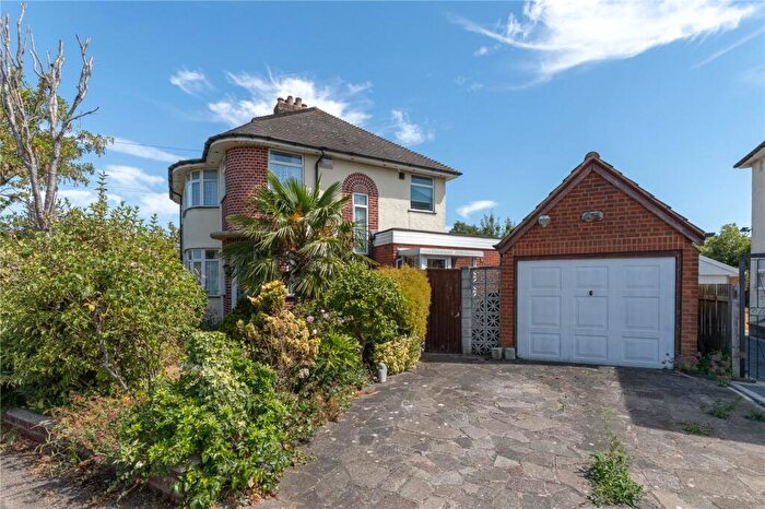 3 Bedroom Semi Detached House For Sale In Felstead Way, Luton, Bedfordshire, LU2
