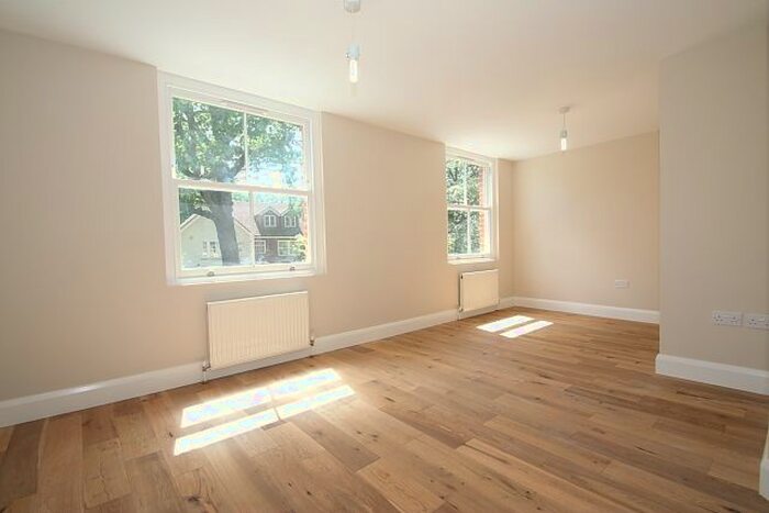 Studio To Rent In Claremont Court, Woking, GU21