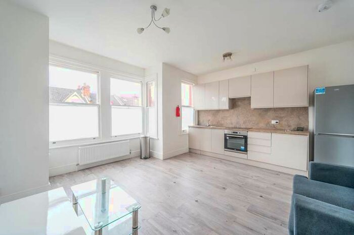 4 Bedroom Flat To Rent In St Johns Avenue, Harlesden, NW10