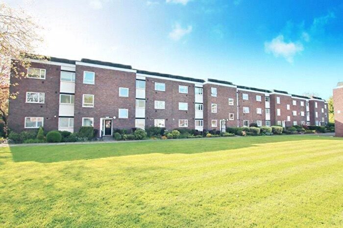 2 Bedroom Apartment To Rent In Lancelyn Court, Spital, Wirral, Merseyside, CH63