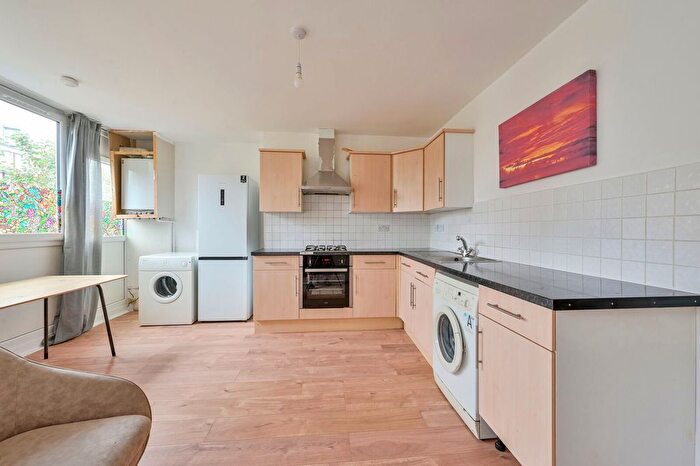 4 Bedroom Flat To Rent In Alton Road, Putney, London, SW15