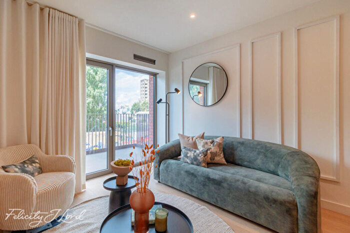 2 Bedroom Apartment For Sale In Royal Crest Avenue, London, E16