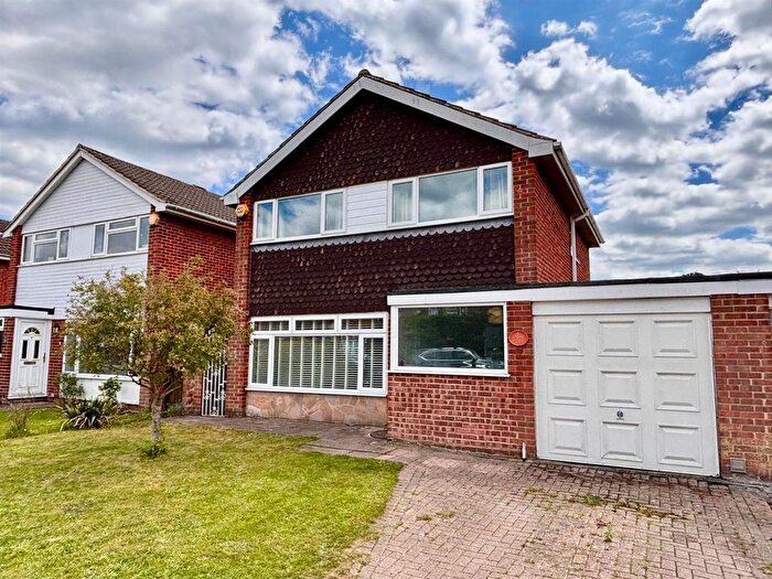 3 Bedroom Detached House For Sale In Gosden Road, West End, Woking, GU24