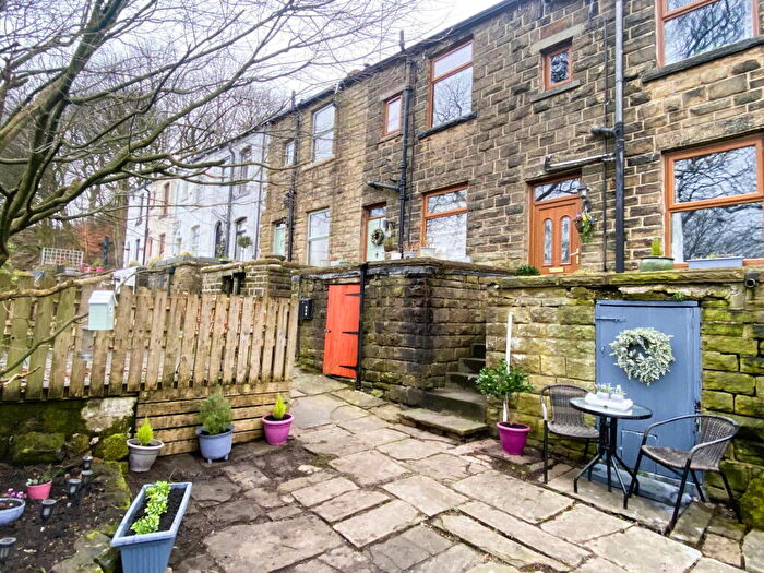 2 Bedroom Terraced House For Sale In Stoneswood Road, Delph, OL3