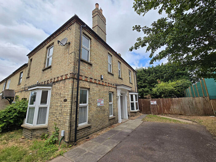 3 Bedroom End Of Terrace House To Rent In Laburnum Road, SG19