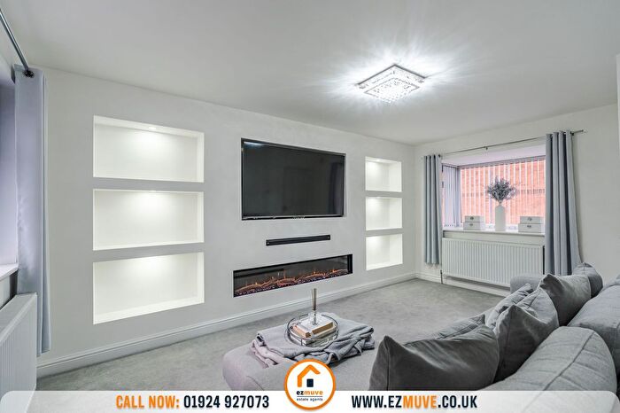 3 Bedroom Detached House For Sale In Plover Drive, Batley, WF17