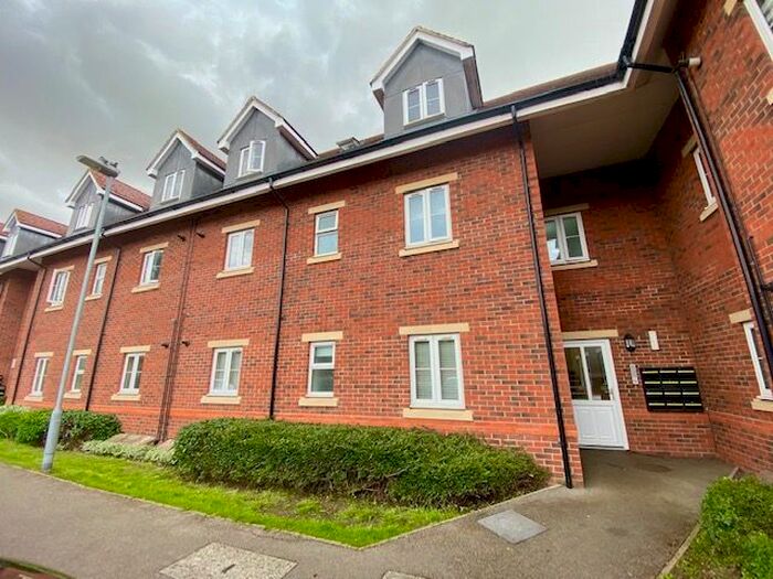 2 Bedroom Flat To Rent In Green Farm Road, Newport Pagnell, MK16