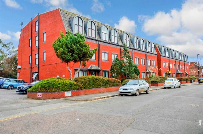 Studio To Rent In Brook Road South, Brentford, TW8