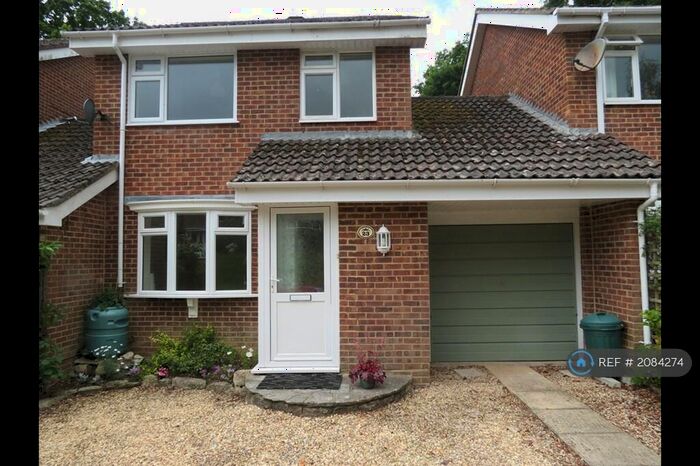 3 Bedroom Detached House To Rent In Stanford Rise, Sway, SO41