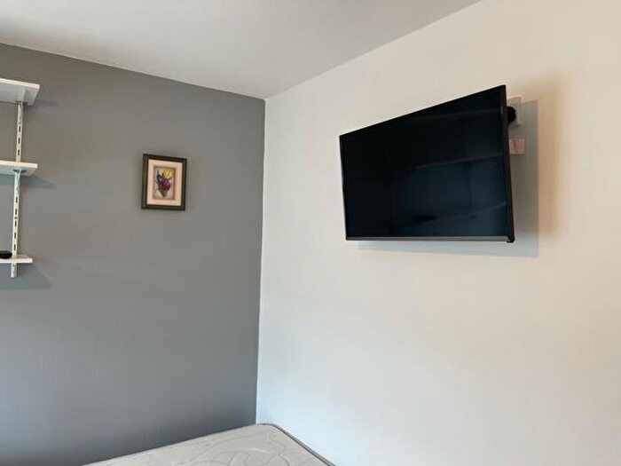 5 Bedroom Semi-Detached House To Rent In Metchley Drive, Selly Oak, Birmingham, B17