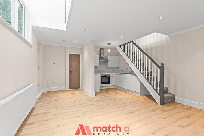 2 Bedroom Detached House To Rent In Flanders Road, Chiswick, London, W4