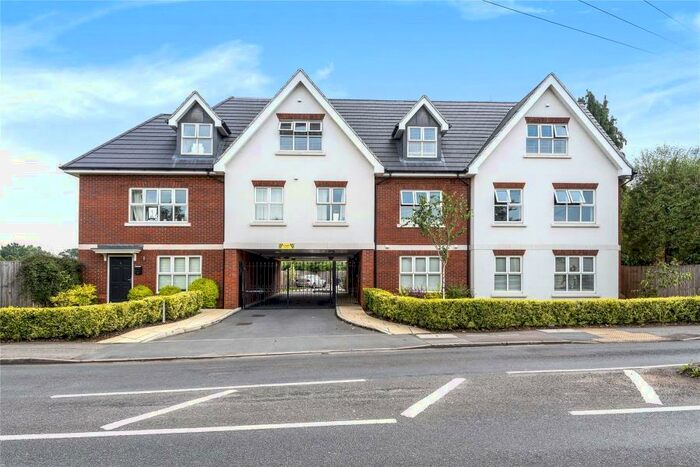 2 Bedroom Flat To Rent In Addlestone, KT15