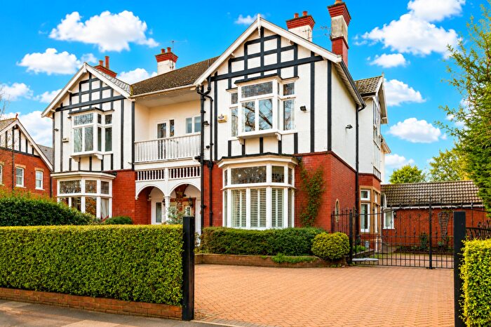 5 Bedroom Semi Detached House For Sale In Park Drive, Grimsby, DN32