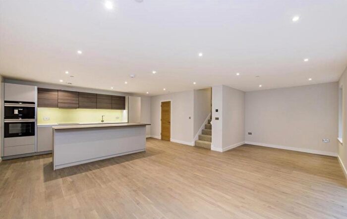 3 Bedroom Apartment To Rent In Finchley Road, Hampstead, London, NW3