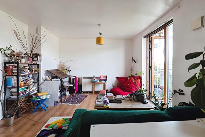 2 Bedroom Flat For Sale In Cremer Street, London, E2