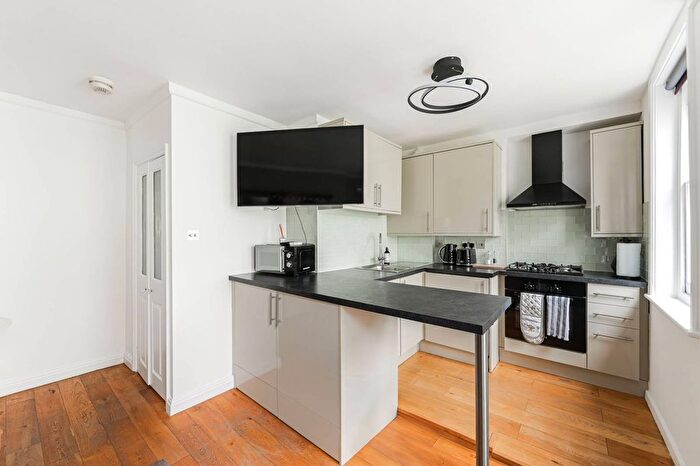 1 Bedroom Flat To Rent In Cleveland Street, Fitzrovia, London, W1T