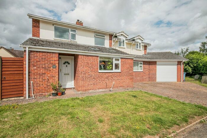 4 Bedroom Detached House For Sale In Oaklands, Leavenheath, Colchester, CO6