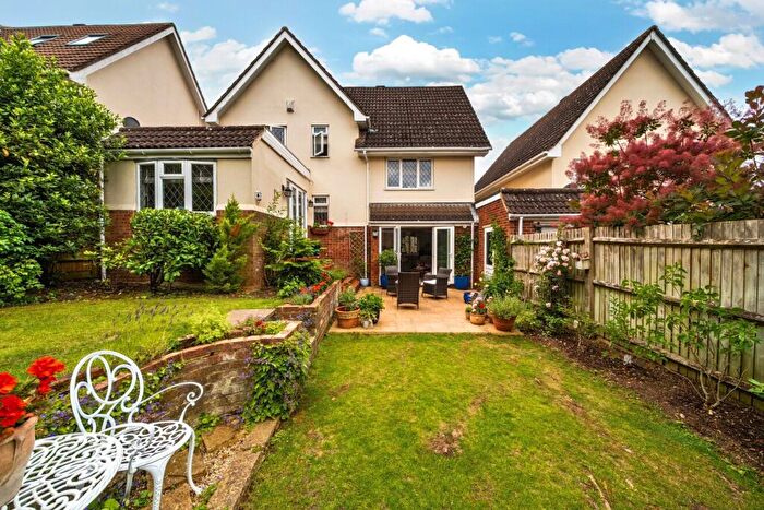 4 Bedroom Detached House For Sale In Elham Close, Bromley, BR1