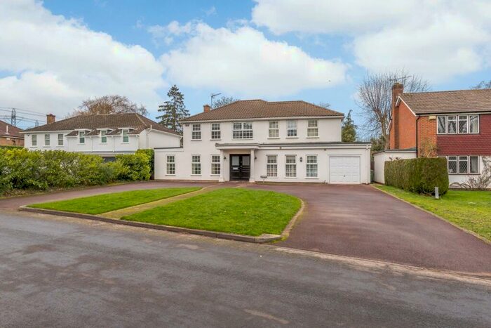 5 Bedroom Detached House To Rent In Round Oak Road, Weybridge, KT13