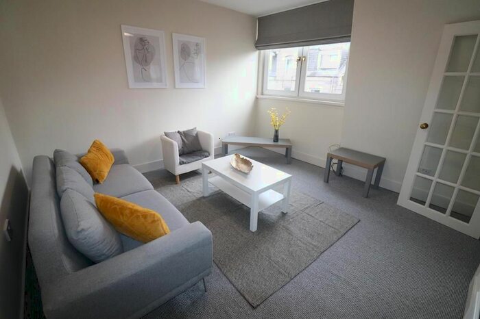 1 Bedroom Flat To Rent In Esslemont Avenue, Top Floor Left, AB25