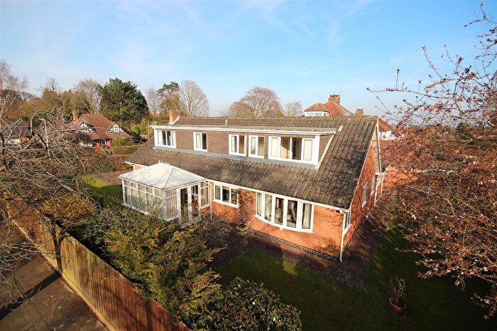 5 Bedroom Detached House For Sale In West Ella Road, Kirk Ella, HU10