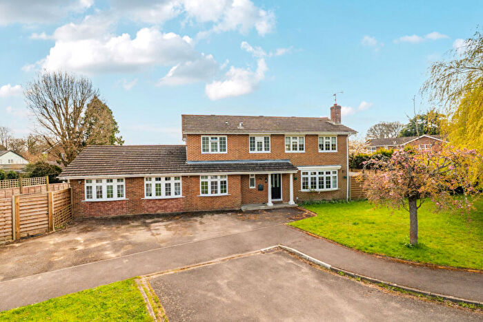 5 Bedroom Detached House For Sale In The Glade, Bucks Horn Oak, Farnham, GU10
