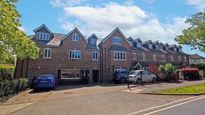 1 Bedroom Flat To Rent In Crownwood Gate, Farnham, Surrey, GU9