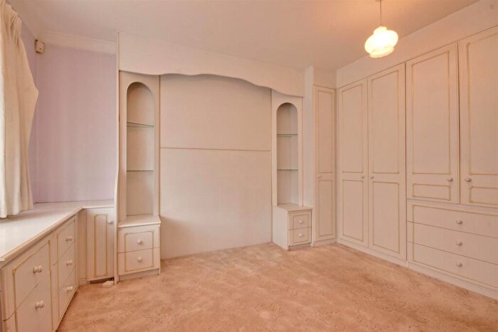 2 Bedroom Semi-Detached Bungalow For Sale In Oakdene, Cottingham, HU16