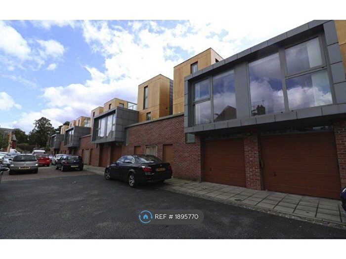 4 Bedroom Semi-Detached House To Rent In Naburn Street, Manchester, M13