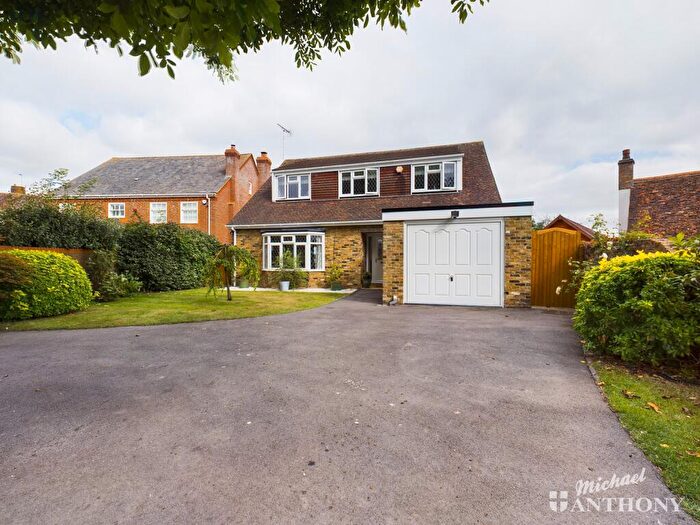 3 Bedroom Detached House For Sale In Risborough Road, Aylesbury, HP22