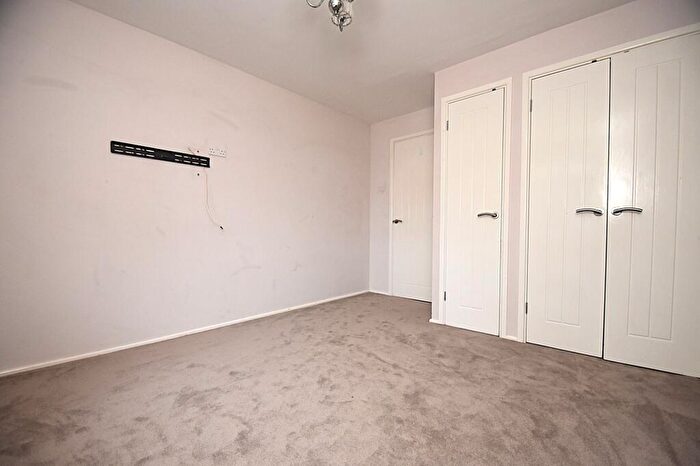 2 Bedroom Apartment For Sale In Hills Close, Roxton, MK44