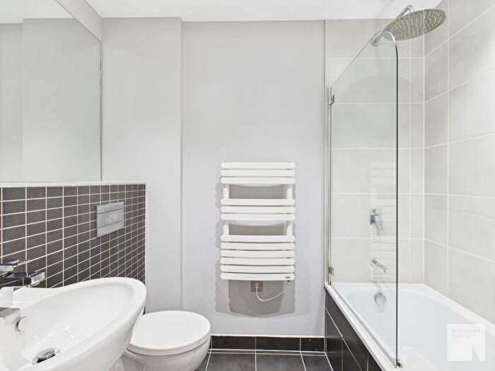 2 Bedroom Apartment To Rent In Apt G. :: Flint Glass Wharf, M4