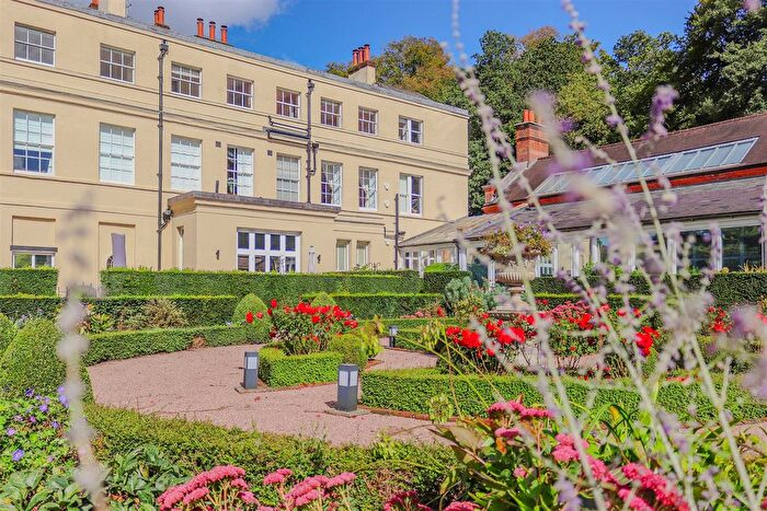 3 Bedroom Flat To Rent In Moor Park House Way, Farnham, GU10