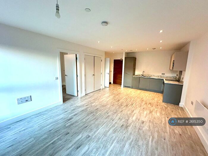 1 Bedroom Flat To Rent In Chapel Street, Salford, M3