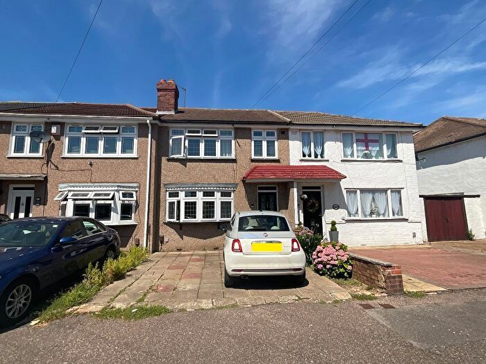 3 Bedroom Terraced House For Sale In Woodcote Avenue, Elm Park, Hornchurch, Essex, RM12
