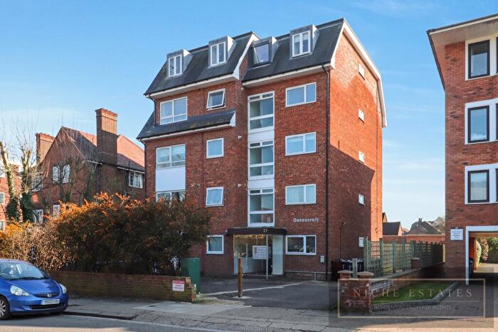1 Bedroom Apartment To Rent In Torrington Park, North Finchley, London, N12