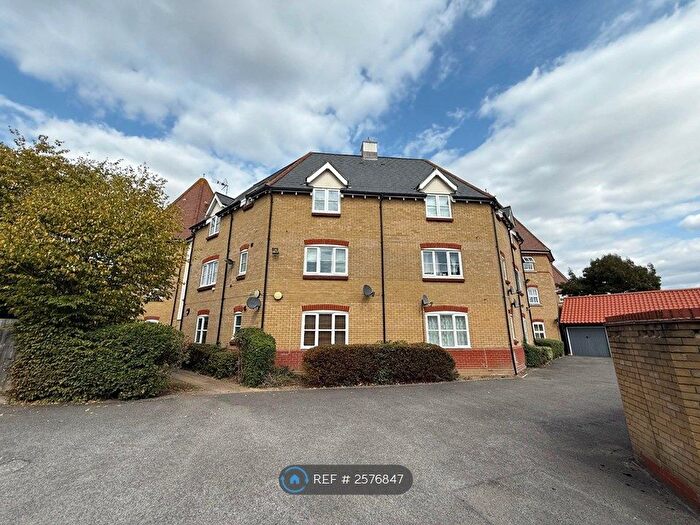 2 Bedroom Flat To Rent In Basildon, Basildon, SS15