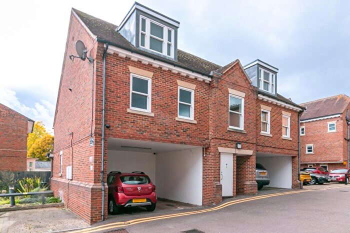 2 Bedroom Apartment For Sale In Bancroft, Hitchin, SG5