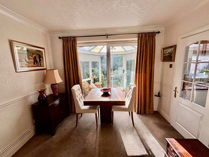 2 Bedroom Semi-Detached House For Sale In Whincover Road, Wortley, Leeds, LS12