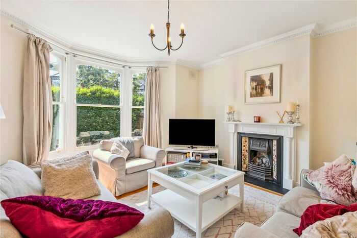 2 Bedroom Flat To Rent In Aspley Road, London, SW18