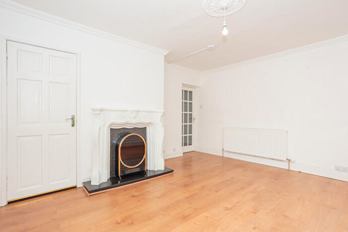 2 Bedroom Flat For Sale In Barkerland Avenue, Dumfries, DG1