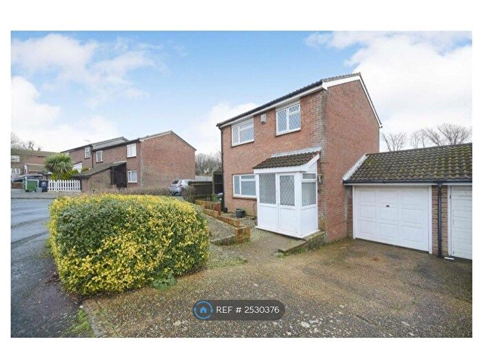 4 Bedroom Semi-Detached House To Rent In Abbey Close, Peaceheaven, BN10