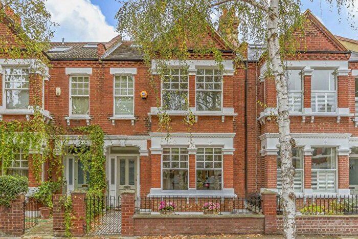 4 Bedroom Property To Rent In Wavendon Avenue, Chiswick, W4