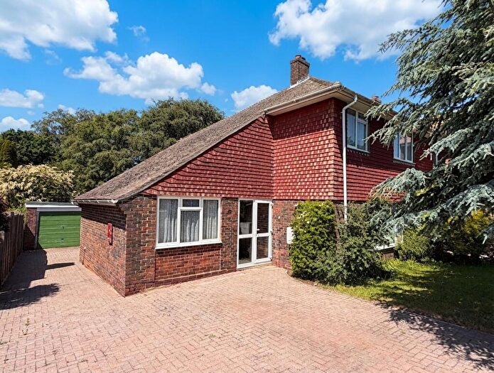 3 Bedroom Semi Detached House For Sale In Woodlands Close, Dibden Purlieu, SO45
