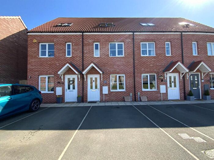 3 Bedroom Terraced House For Sale In Heathland Way, Humberston, DN36