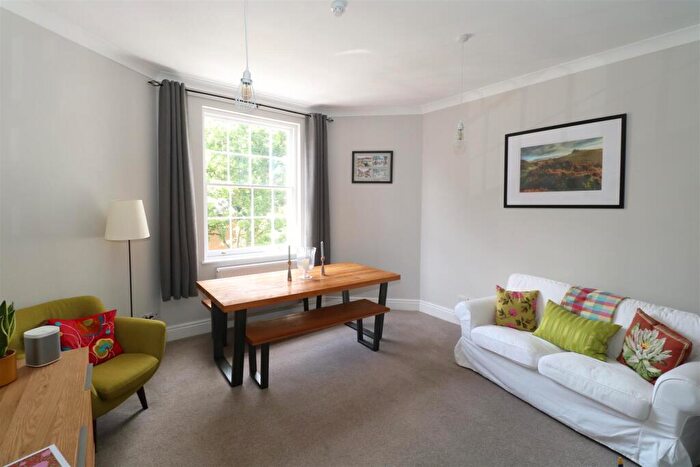 2 Bedroom Apartment To Rent In Fieldgate Lane, Kenilworth, CV8
