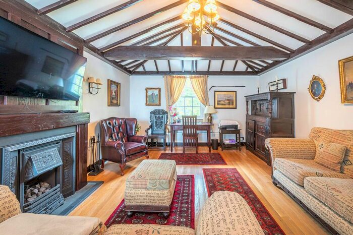 3 Bedroom Cottage To Rent In Hampstead Grove, Hampstead, London, NW3