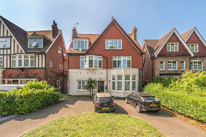 3 Bedroom Flat To Rent In Brondesbury Park, Queens Park, NW6