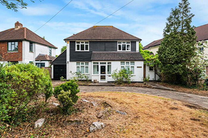 3 Bedroom Detached House For Sale In Bradmore Green, Coulsdon, CR5